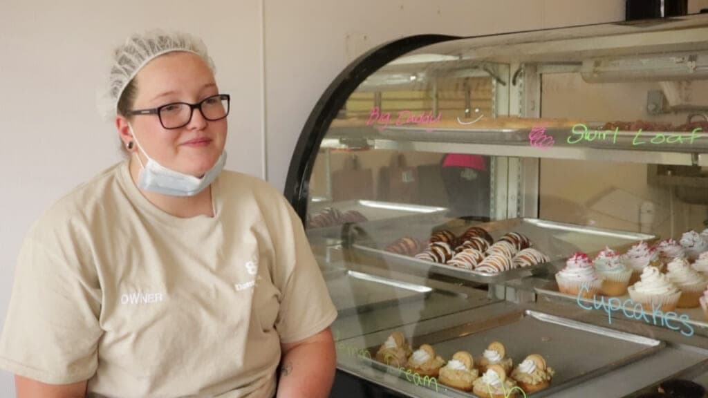 A person preparing food in a kitchen

Description automatically generated