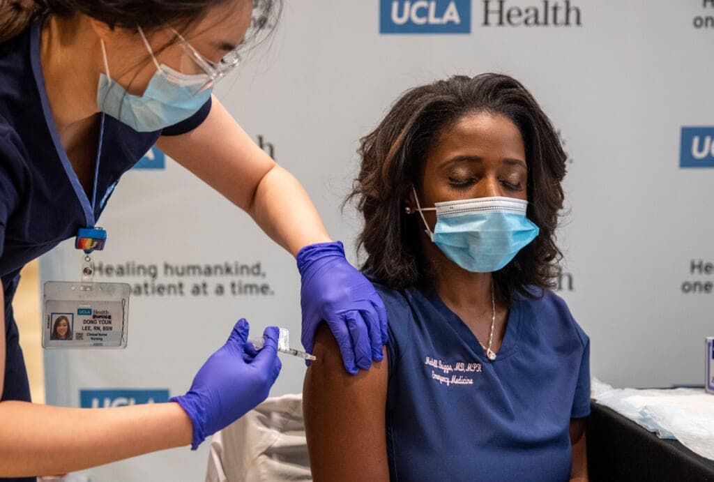 Ronald Reagan UCLA MedicalCenter Administers Its First Covid Vaccines To Hospital Staff