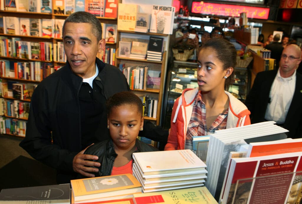 Former President Barack Obama and daughters Sasha and Malia shop for books