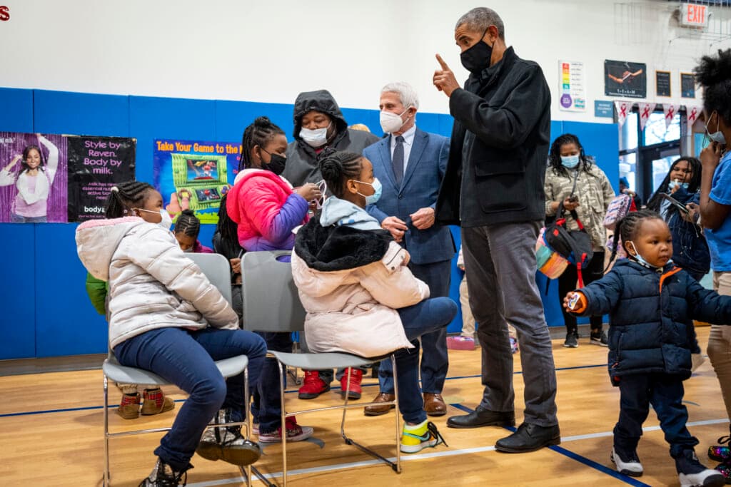 Former President Barack Obama and Dr. Anthony Fauci, Director of NIAID, talk with elementary school students