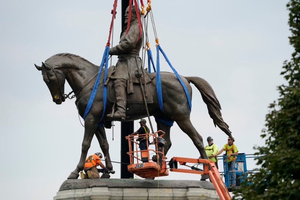 ROBERT E LEE RICHMOND STATUE