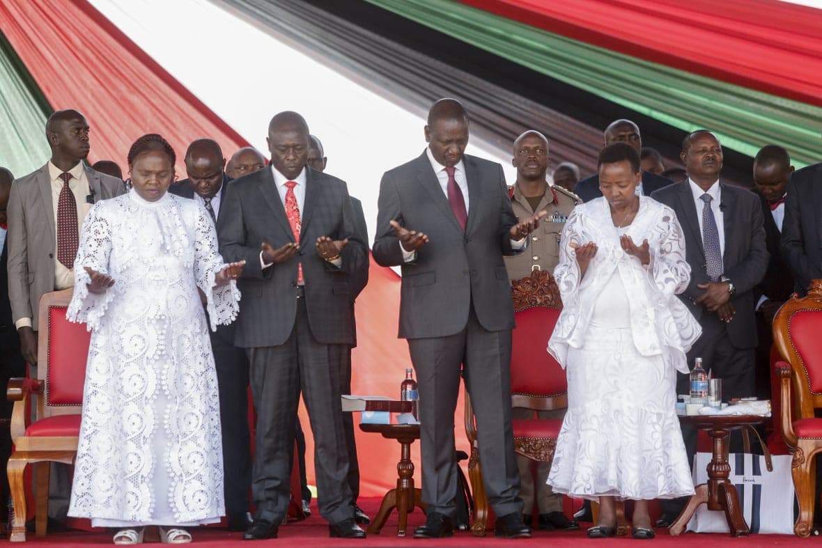 Dorcas Rigathi, Kenya Deputy President Rigathi Gachagua, Kenya President William Ruto and First Lady Rachel Ruto pray