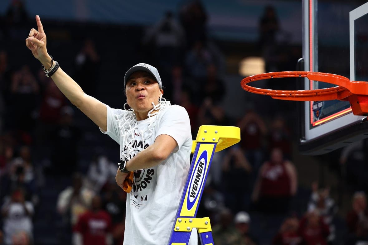 Head coach Dawn Staley of the South Carolina Gamecocks
