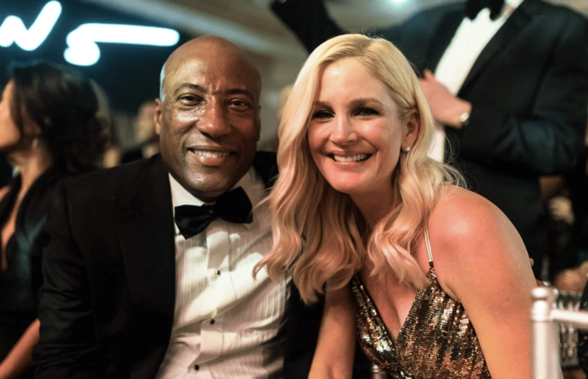 Byron Allen and Jennifer Lucas watch Maroon 5 perform at Byron Allen's 4th Annual Oscar Gala to Benefit Children's Hospital Los Angeles at the Beverly Wilshire, A Four Seasons Hotel on February 09, 2020, in Los Angeles, California.
(Photo by Greg Doherty/Getty Images for Entertainment Studios)