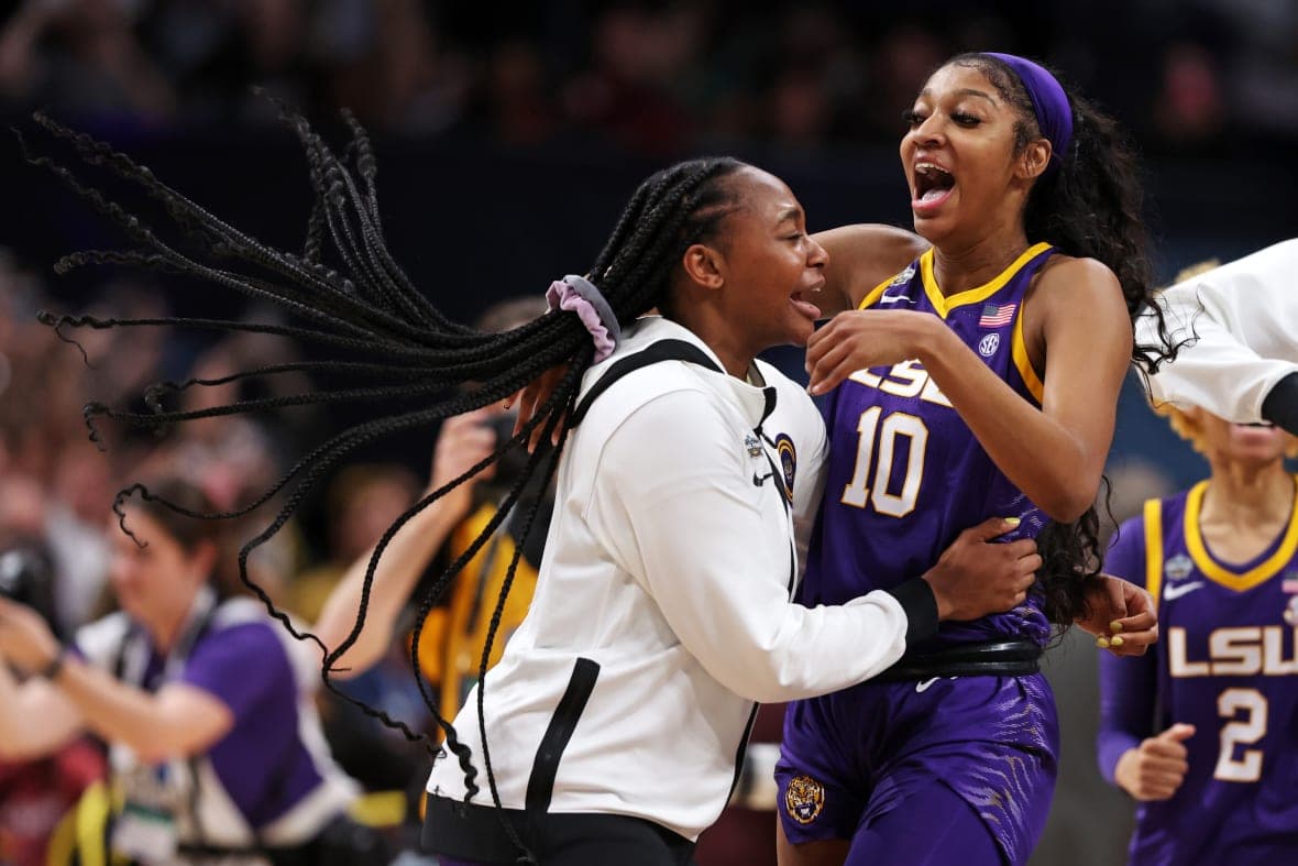 Angel Reese of the LSU Lady Tigers, right