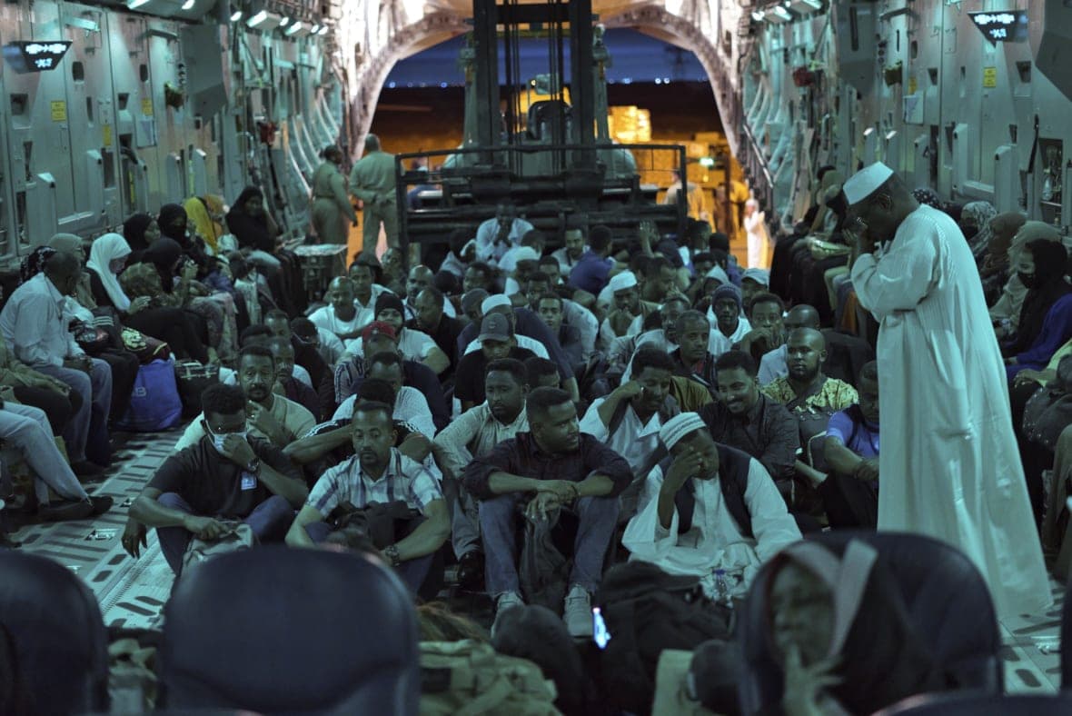 Evacuees board a Qatari C-17 Globemaster