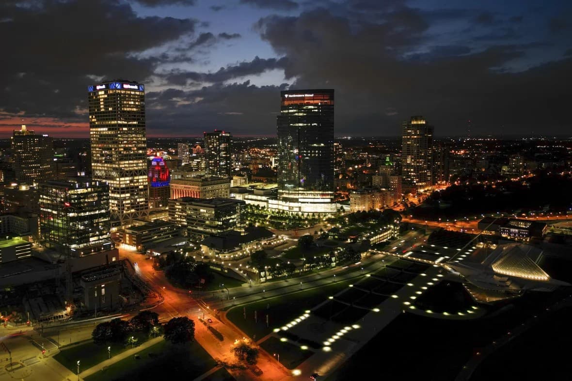 Night view of the Milwaukee skyline