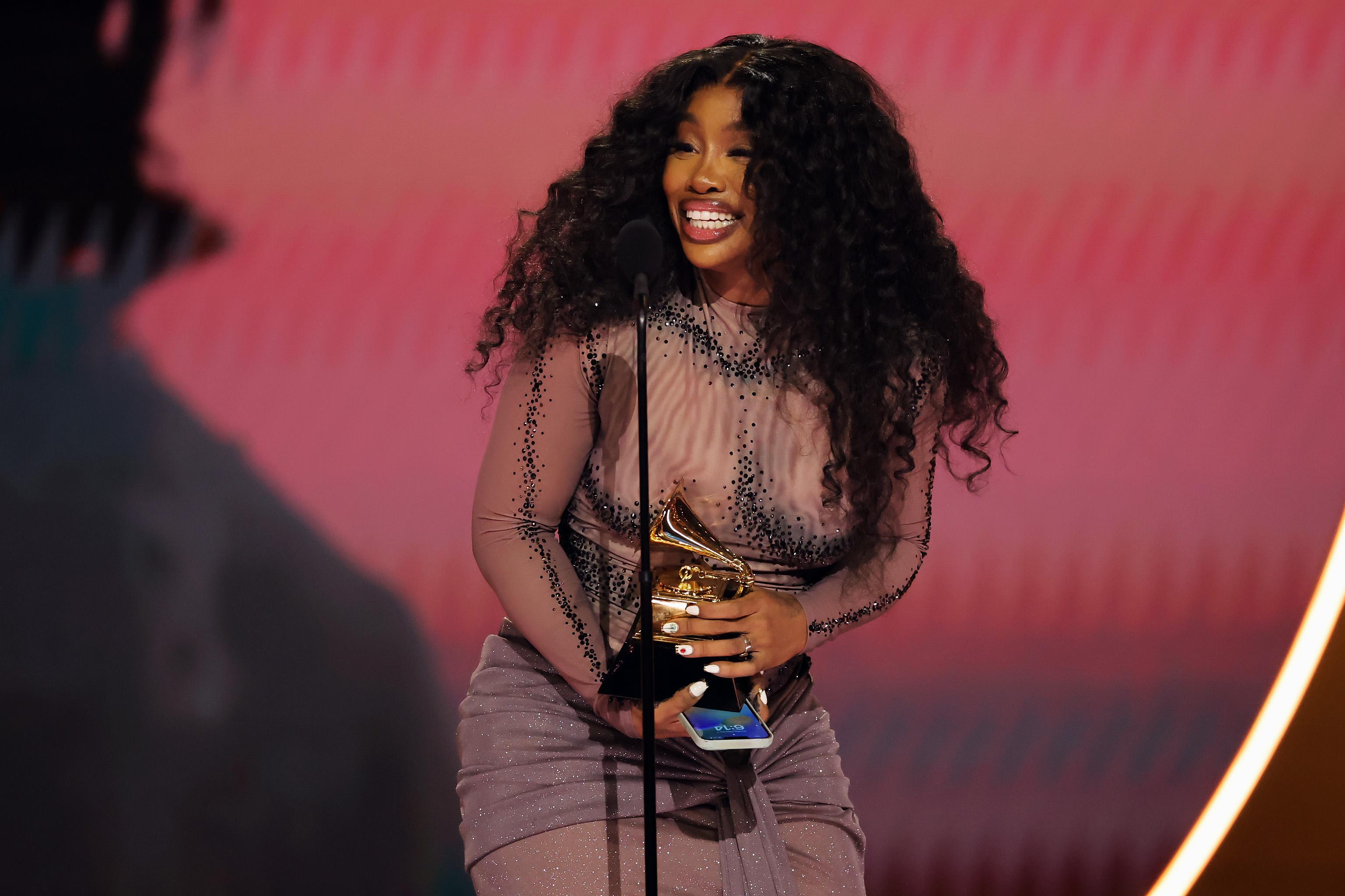 Singer SZA