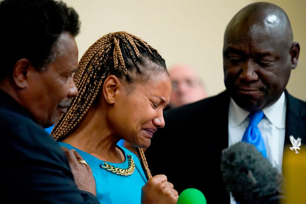 Kamilah Whitfield, center, a granddaughter of Ruth Whitfield