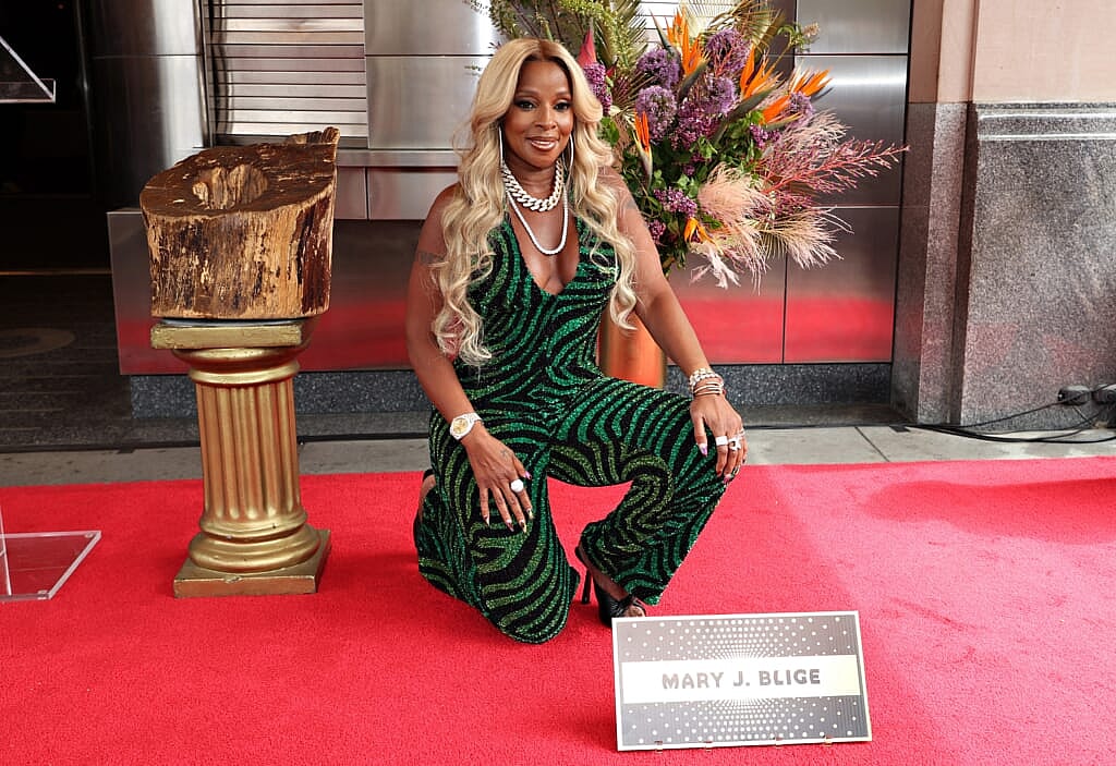 The Apollo Inducts Mary J Blige Into Its Walk Of Fame