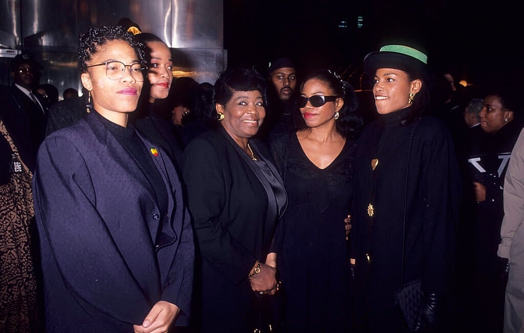 Malaak Shabazz stands next to Malikah Shabazz, Betty Shabazz, Ilyasah Shabazz and Qubilah Shabazz