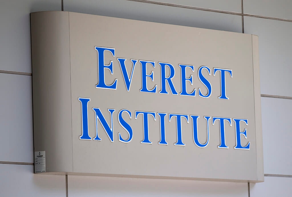 The Everest Institute sign