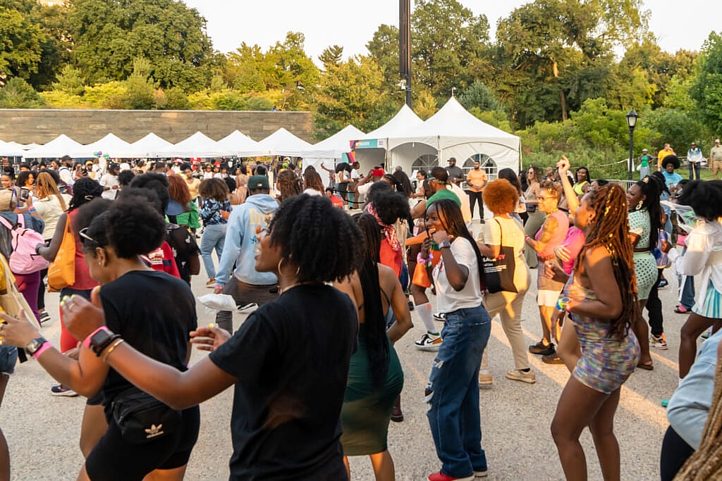 Guests at CURLFEST Roller Set dance to the music
