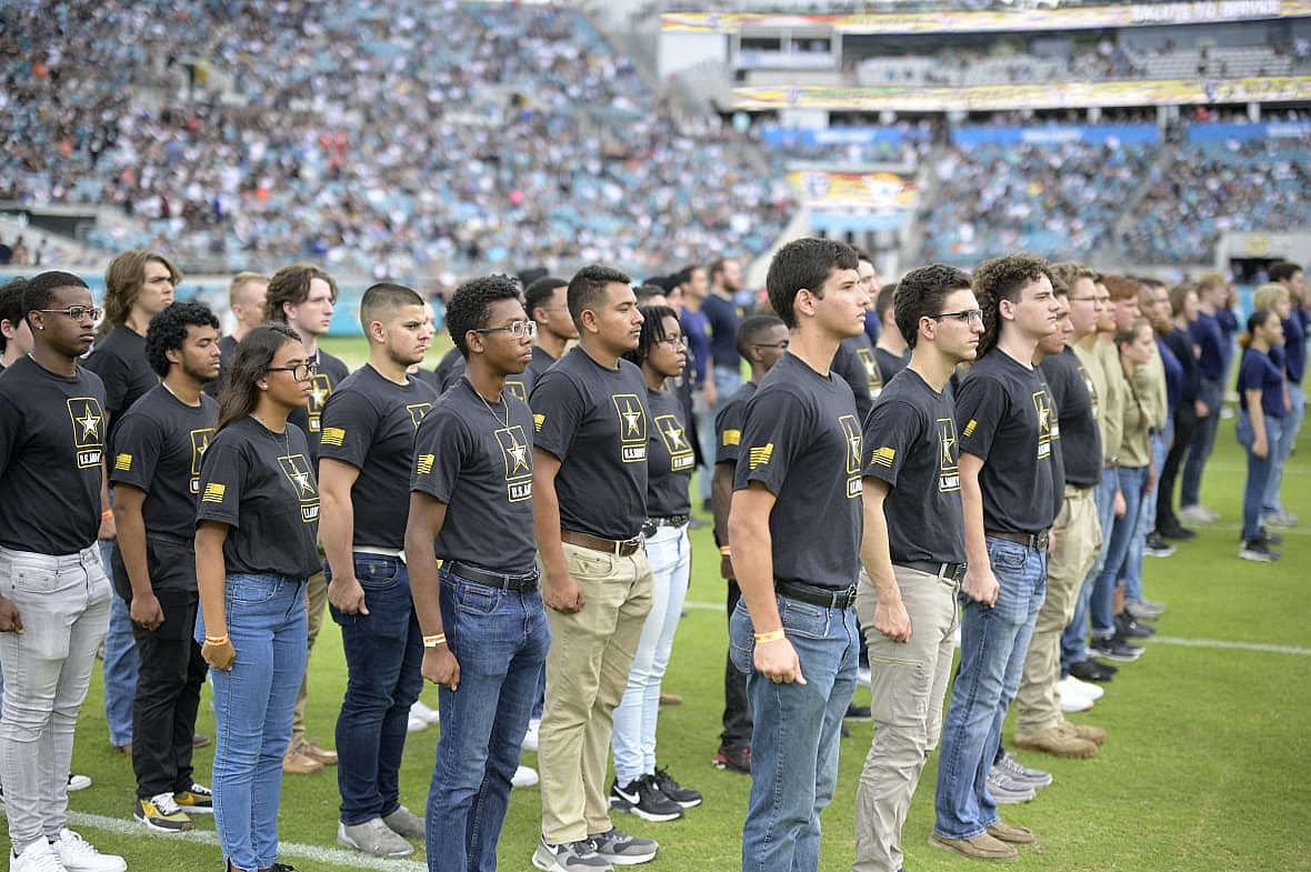Military recruits are sworn in