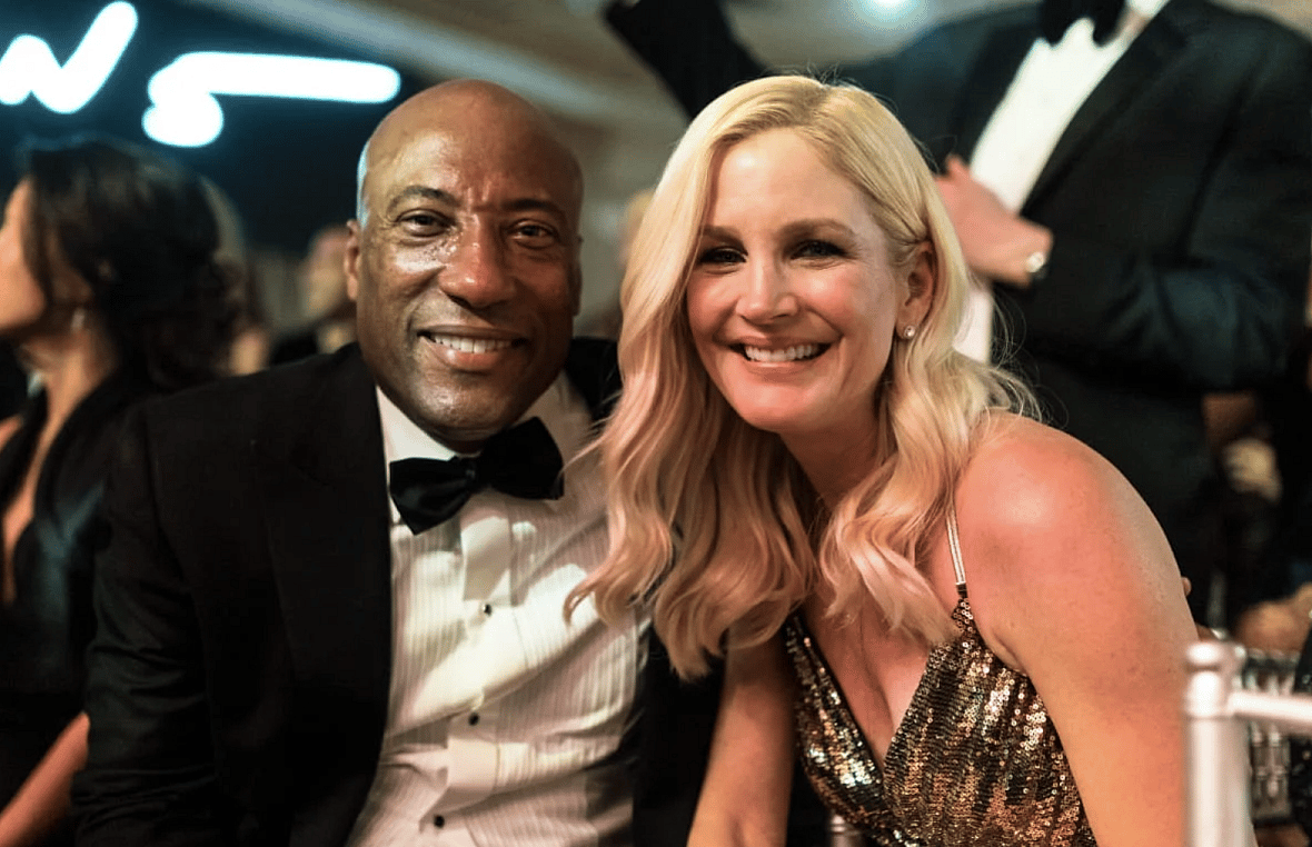 Byron Allen and Jennifer Lucas watch Maroon 5 perform at Byron Allen's 4th Annual Oscar Gala to Benefit Children's Hospital Los Angeles at the Beverly Wilshire, A Four Seasons Hotel on February 09, 2020, in Los Angeles, California. 
(Photo by Greg Doherty/Getty Images for Entertainment Studios)