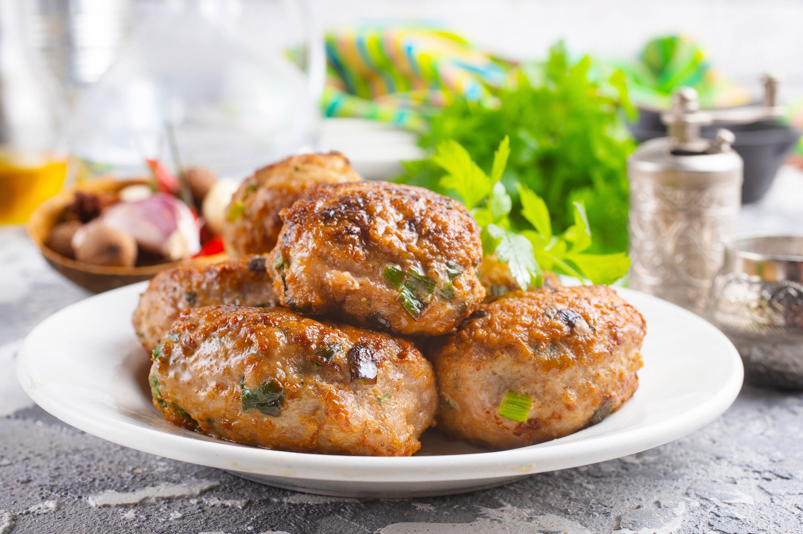 Turkey burgers, ground turkey, Are turkey burgers really healthier?, how to flavor turkey burgers, How to make juicy turkey burgers, cooking burgers, how to cook turkey burgers, Memorial Day, cookout food, grilled burgers, theGrio.com