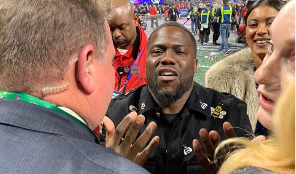 Kevin Hart begs for entry to Super Bowl stage. (Kevin Hart/Instagram) thegrio.com