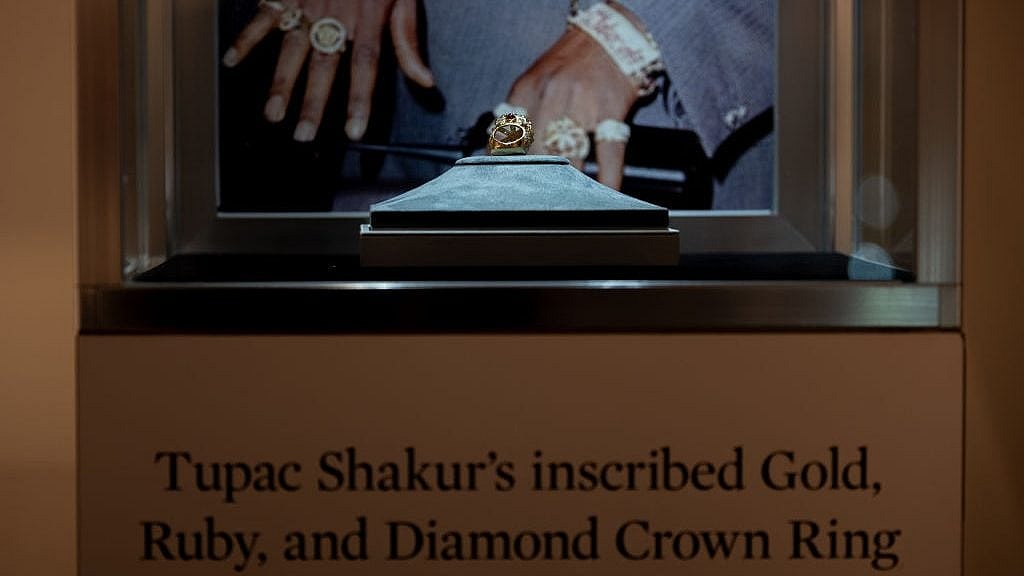 Tupac Shakur ring auction, Tupac Shakur 1996 ring, Tupac Shakur 1996 MTV Video Music Awards, Tupac Shakur jewelry auction theGrio.com
