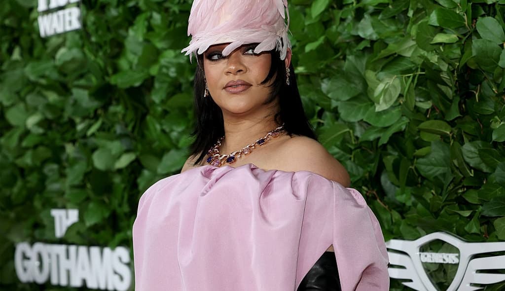 Rihanna, 500 weeks total on the Billboard 200 albums chart, thegrio.com