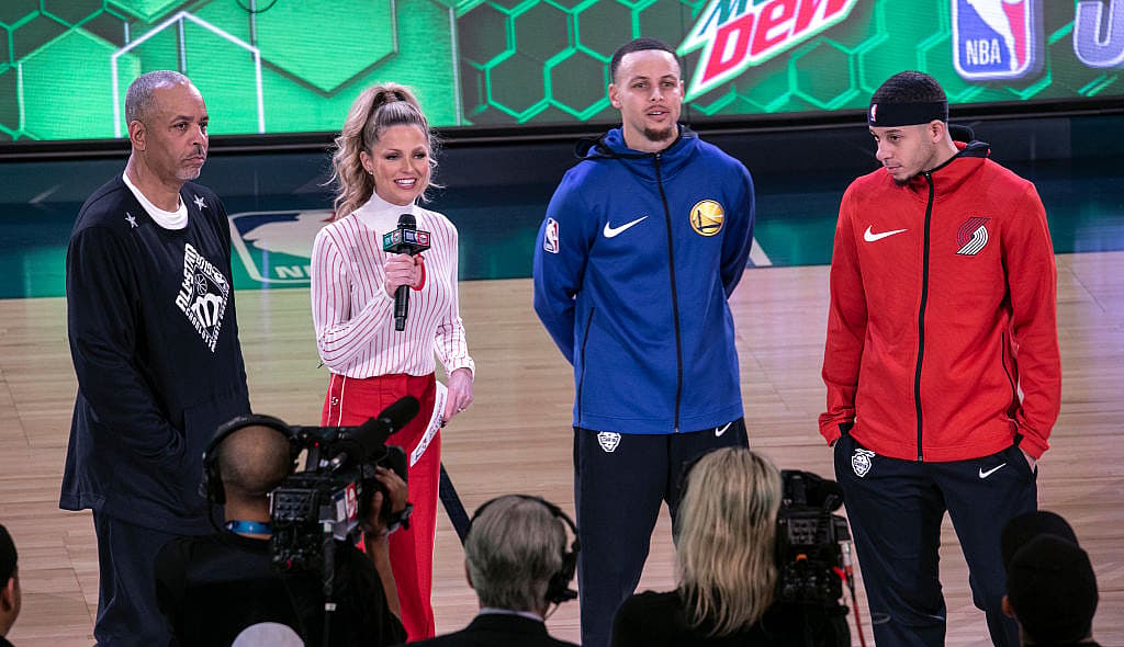 (L-R) Del Curry, Allie LaForce, Steph Curry and Seth Curry at the 2019 NBA All-Star Saturday Night on February 16, 2019 in Charlotte, North Carolina. (Photo by Jeff Hahne/Getty Images) thegrio.com