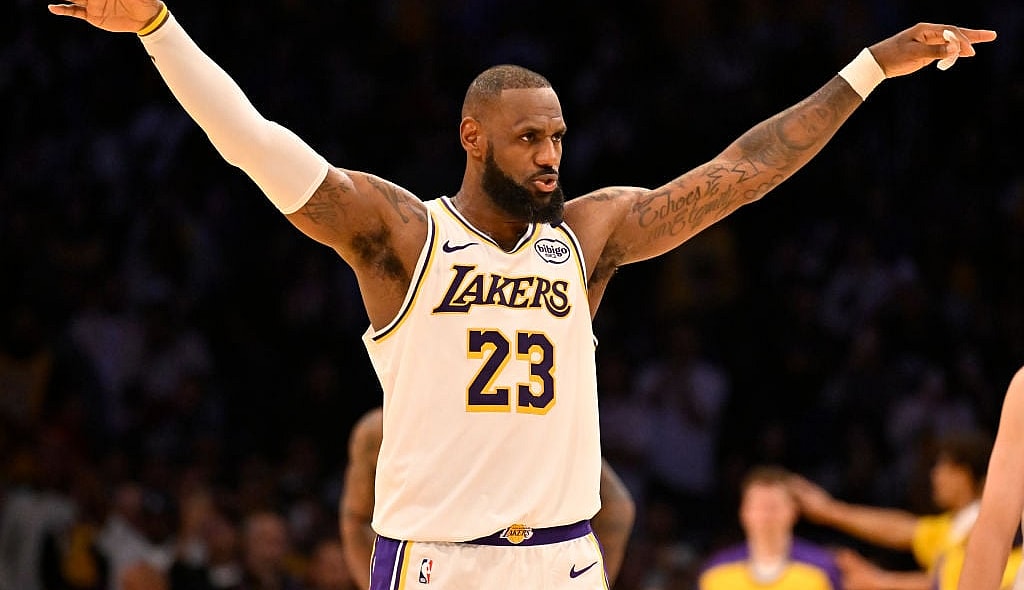 Sacramento Kings v Los Angeles Lakers