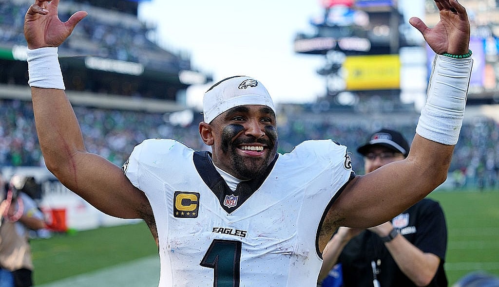 Jalen Hurts, Jalen Hurts women team, Jalen hurts management team, Jalen hurts all women team