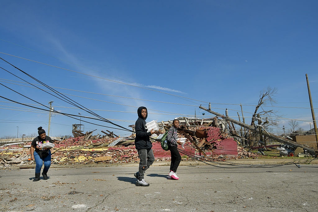 Over 20 Dead After Tornadoes Roar Across Tennessee, Including Nashville