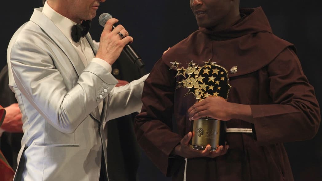 Kenyan teacher Peter Tabichi, thegrio.com