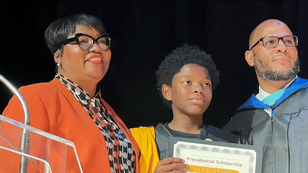 Missouri teen walks to graduation
