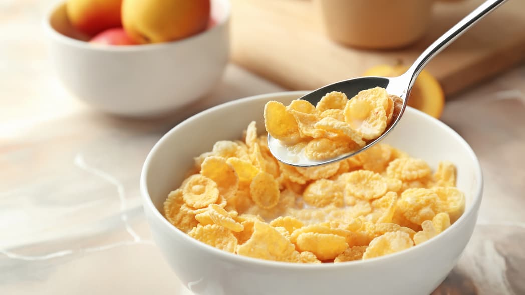 A bowl of cereal with milk