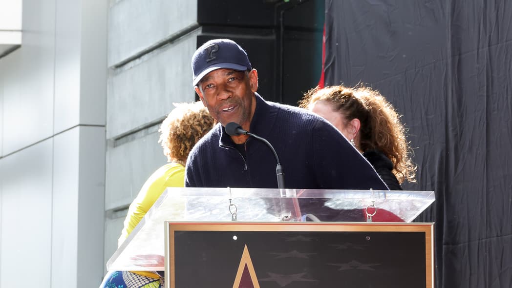 Denzel Washington fan interaction, denzel washington fan video, denzel washington othello, denzel washington broadway theGrio.com