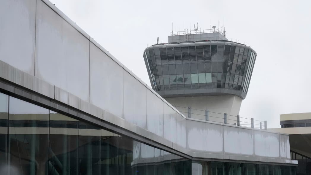 air traffic controller, whatshappening with air traffic controllers?, air traffic trump theGrio.com