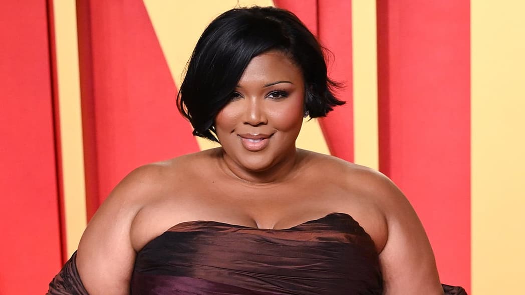 Singer Lizzo in a brown and maroon gown