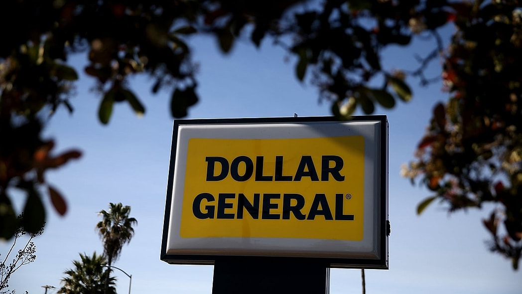 White Woman unleashes racist rant in Dollar General