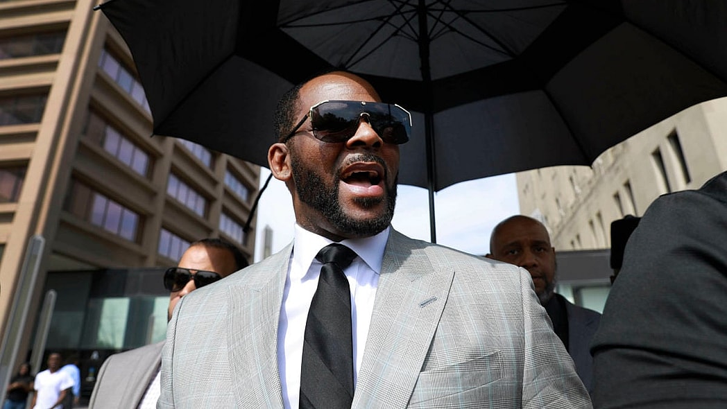 Musician R. Kelly departs the Leighton Criminal Court building after pleading not guilty to 11 additional sex-related charges, Thursday, June 6, 2019, in Chicago. (AP Photo/Amr Alfiky)