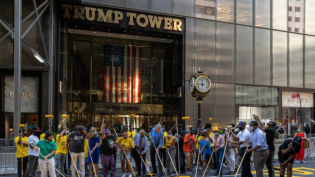 all lives matter and black lives matter protest at Trump Tower