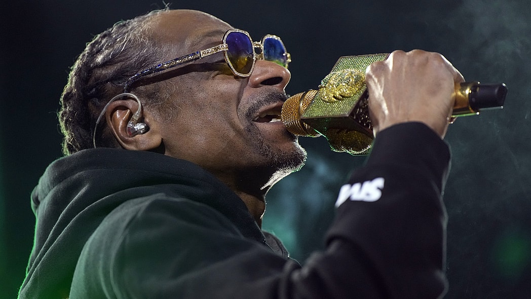 Snoop Dogg, Snoop Dogg football, Snoop Dogg NIL, Snoop Dogg college football, Snoop Dogg Arizona Bowl, Arizona Bowl, theGrio.com