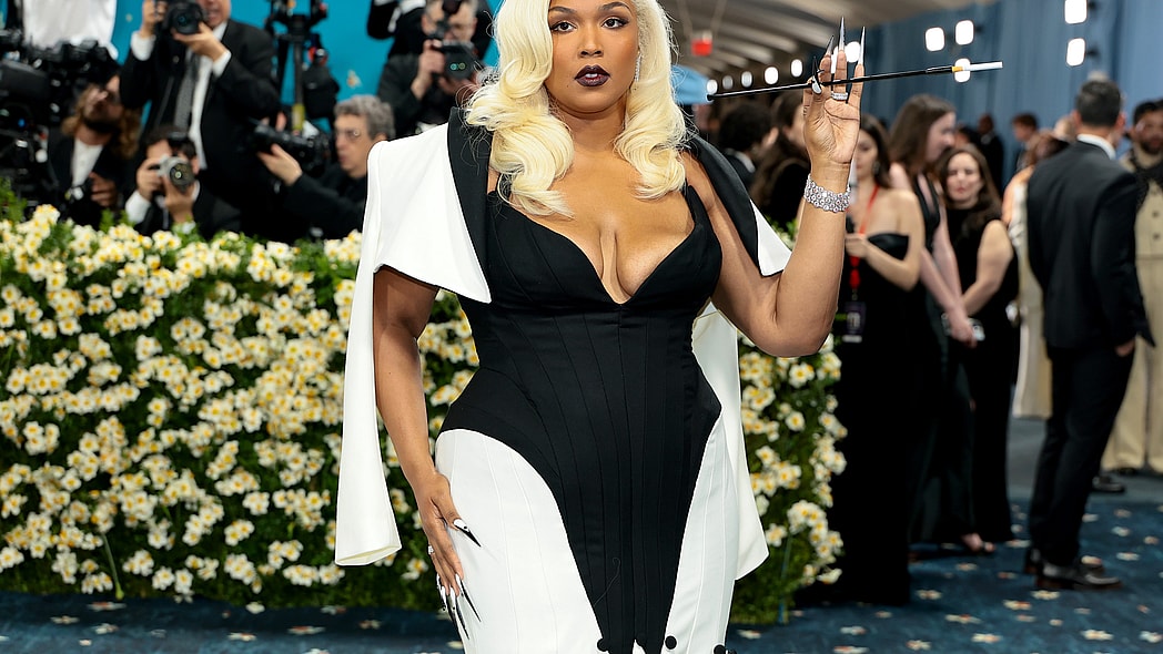 Lizzo, Lizzo lawsuit, Lizzo fat shaming, Lizzo dancer lawsuit theGrio.com