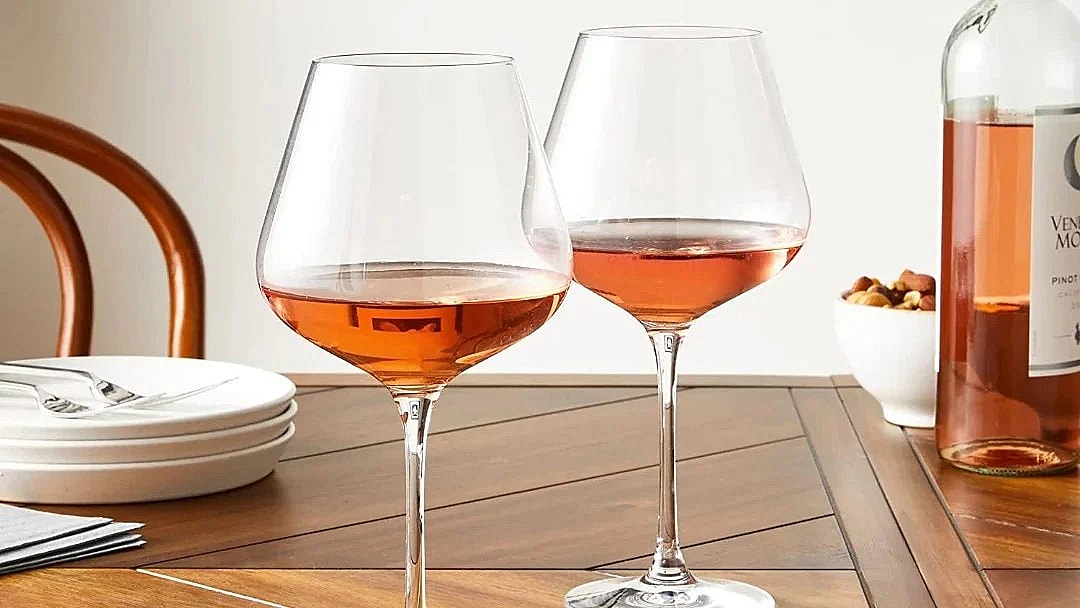 Black love gift guide, gifts for Black couples, Romantic gifts by Black-owned brands, 25 Days of Christmas, Haus Urban, Actually Curious, Love In Color, FORVR MOOD, KINApparel, Black astrologer, Maison Noir Wines, Sister.ly Drinkware, Candle ‘Lit’ Date Nights, SmardArt, The new York Toy Collective, theGrio.com