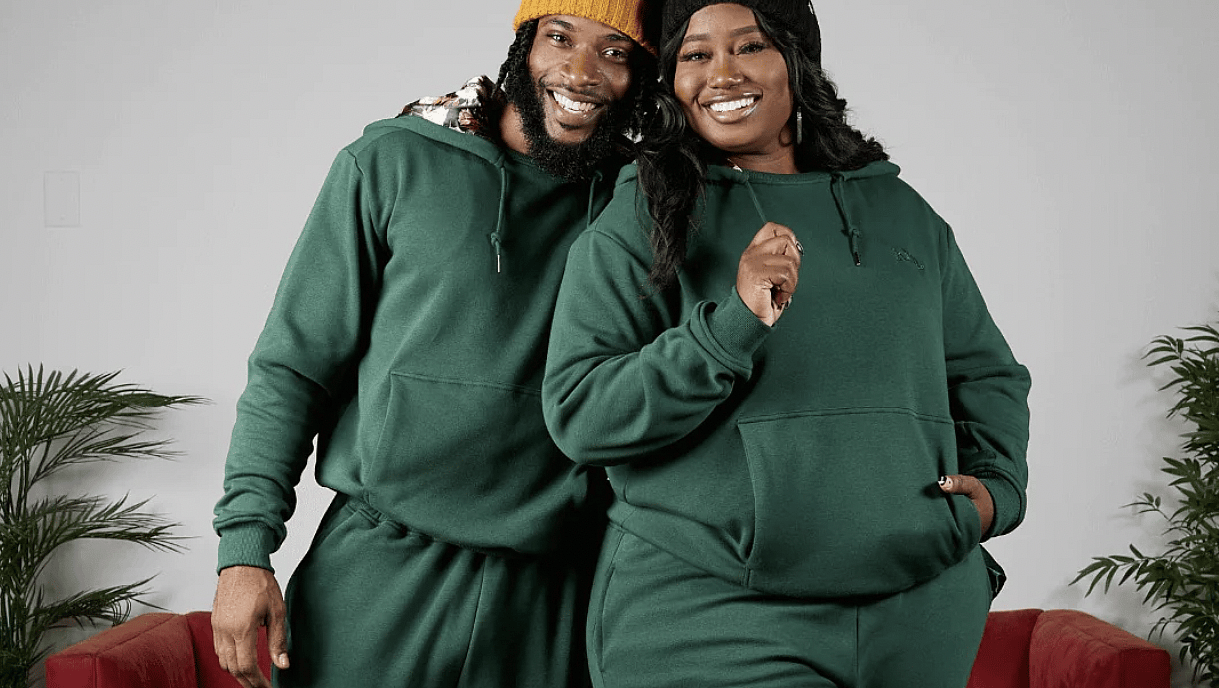 Black love gift guide, gifts for Black couples, Romantic gifts by Black-owned brands, 25 Days of Christmas, Haus Urban, Actually Curious, Love In Color, FORVR MOOD, KINApparel, Black astrologer, Maison Noir Wines, Sister.ly Drinkware, Candle ‘Lit’ Date Nights, SmardArt, The new York Toy Collective, theGrio.com