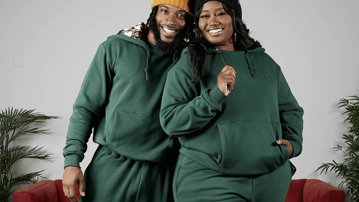 Black love gift guide, gifts for Black couples, Romantic gifts by Black-owned brands, 25 Days of Christmas, Haus Urban, Actually Curious, Love In Color, FORVR MOOD, KINApparel, Black astrologer, Maison Noir Wines, Sister.ly Drinkware, Candle ‘Lit’ Date Nights, SmardArt, The new York Toy Collective, theGrio.com