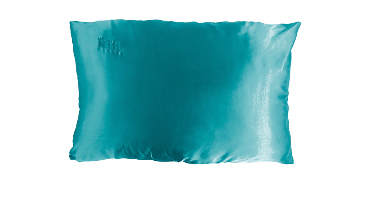 Black love gift guide, gifts for Black couples, Romantic gifts by Black-owned brands, 25 Days of Christmas, Haus Urban, Actually Curious, Love In Color, FORVR MOOD, KINApparel, Black astrologer, Maison Noir Wines, Sister.ly Drinkware, Candle ‘Lit’ Date Nights, SmardArt, The new York Toy Collective, theGrio.com