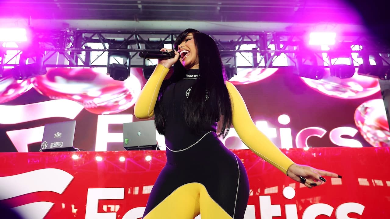 Cardi B, Cardi B Fall, Cardi B Vegas, Cardi B Tour, Cardi B vs. Government, Cardi B Government
