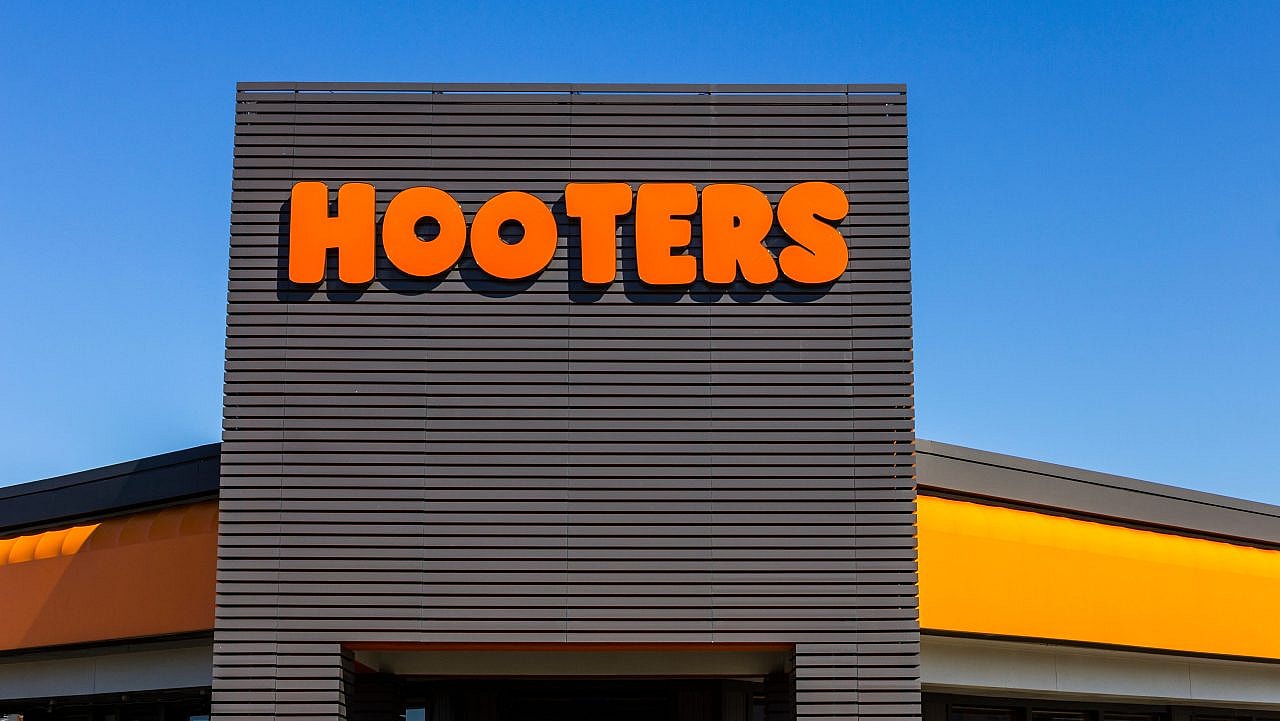 Hooters racial discrimination lawsuit