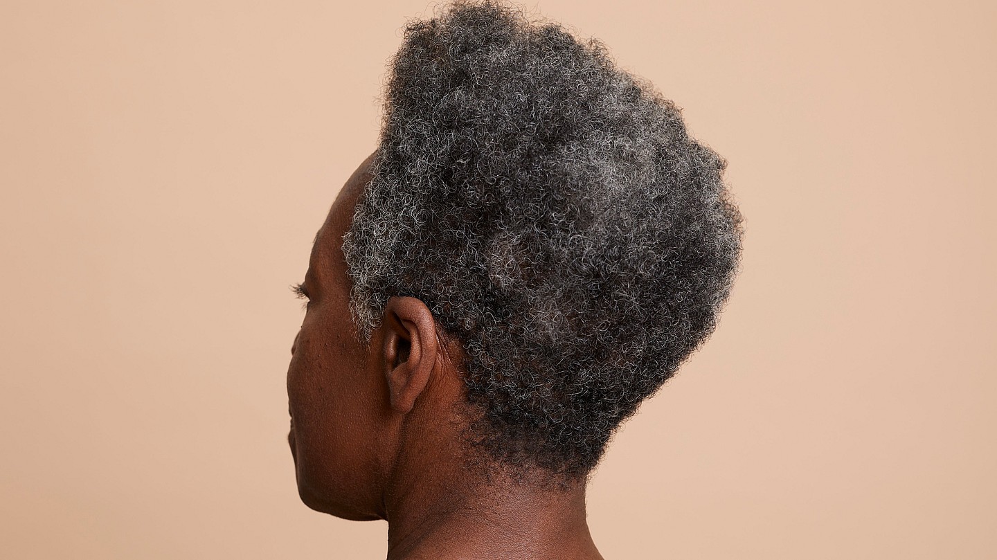 Gray hair, Grey hair, What is the average age to get gray hair?, What is the average age to get grey hair?, gray hair natural hairstyles, natural hair movement, natural hair textures, graying hair, Does GREY hair have a different texture?, aging, natural hair, What to do with black hair going grey?, How do you treat natural GREY hair, thegrio.com