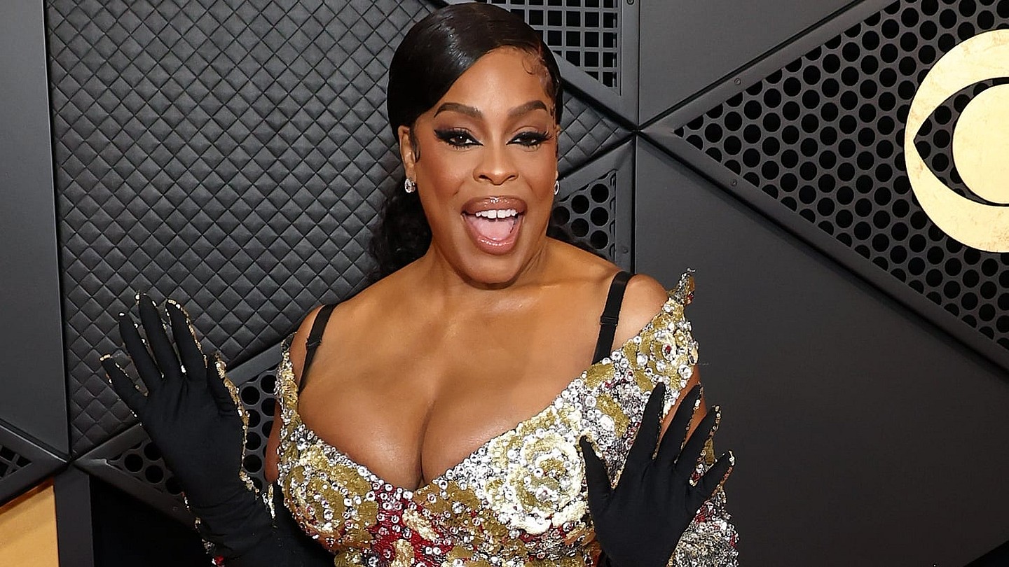 Niecy Nash, Niecy Nash menopause, Niecy Nash Versalie, Niecy Nash hot flashes, menopause, hot flashes, Versalie, celebrities in menopause, Black celebrity women, Black women and menopause, theGrio.com
