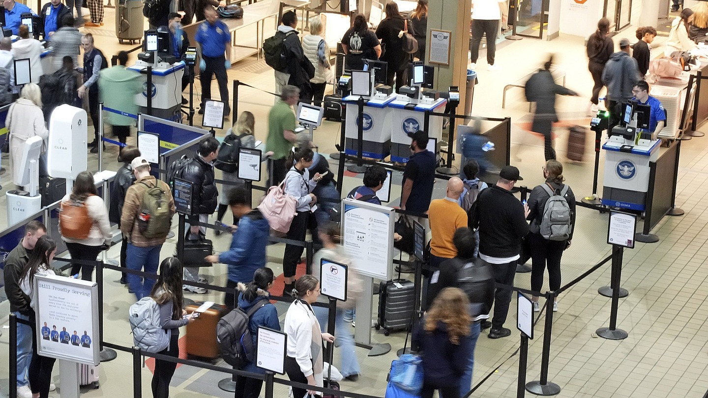 Holiday Travel, holiday air travel, what are the busiest travel days, busiest holiday travel days, busiest TSA days, theGrio.com