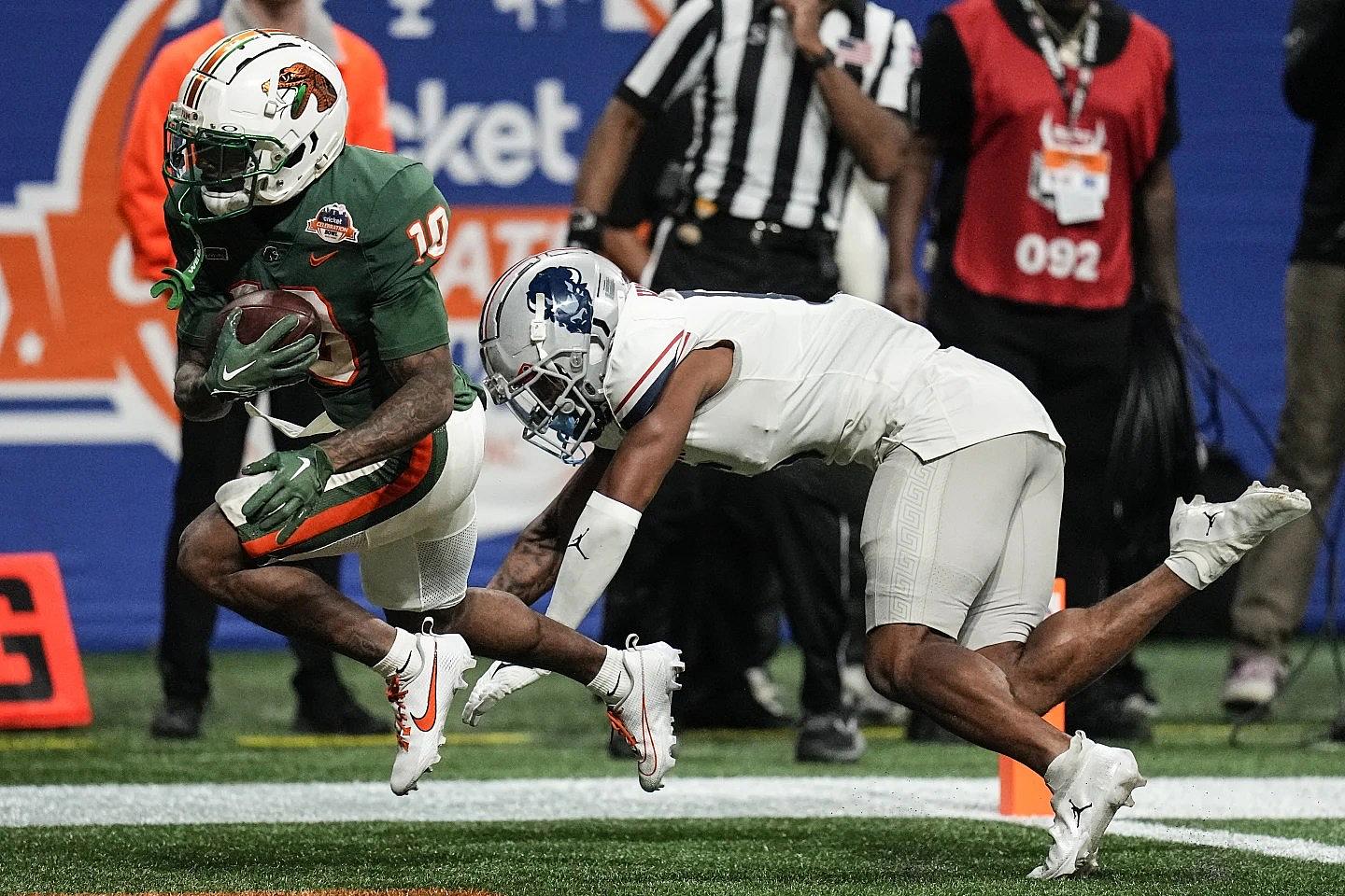 Florida A&M wide receiver Jah’Marae Sheread scores a touchdown against Howard defensive back Carson Hinton