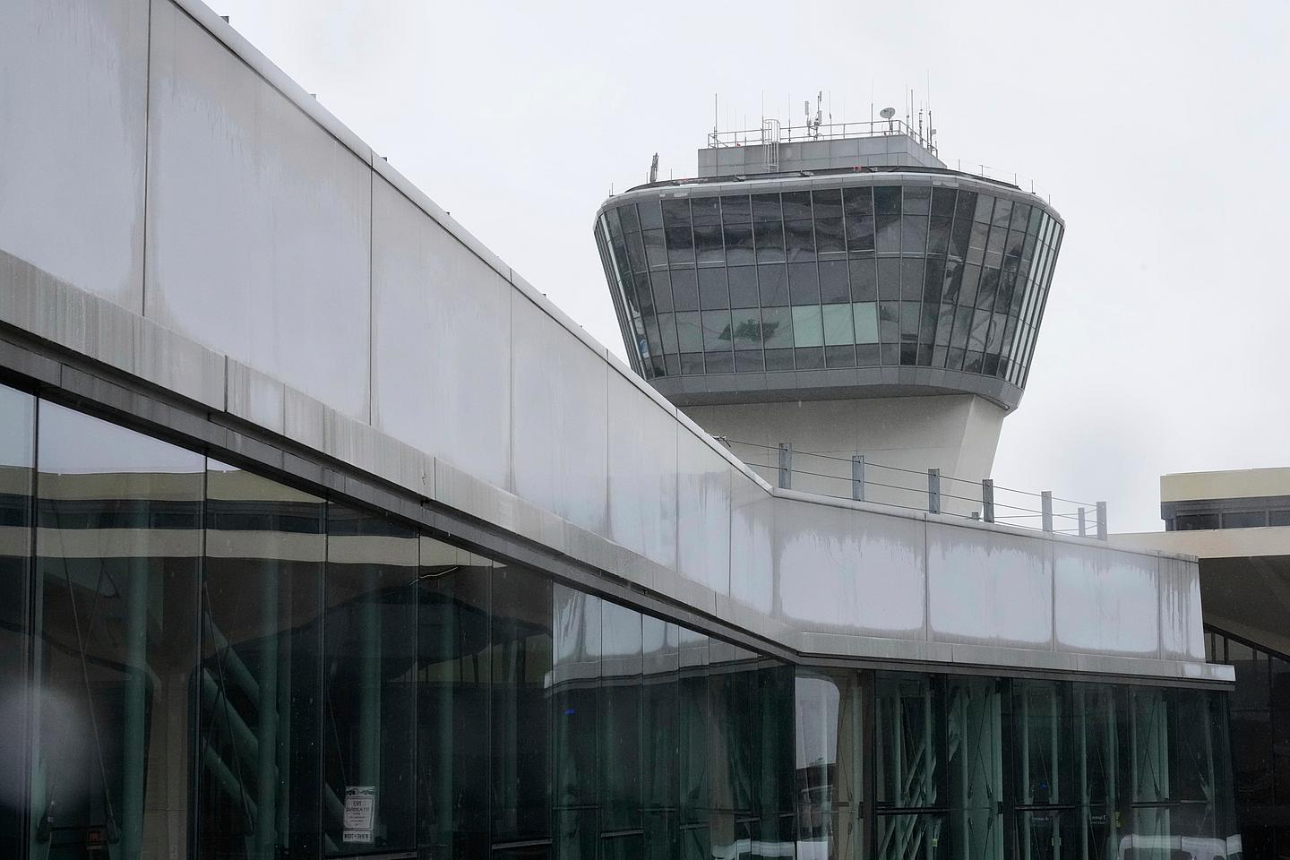 air traffic controller, whatshappening with air traffic controllers?, air traffic trump theGrio.com