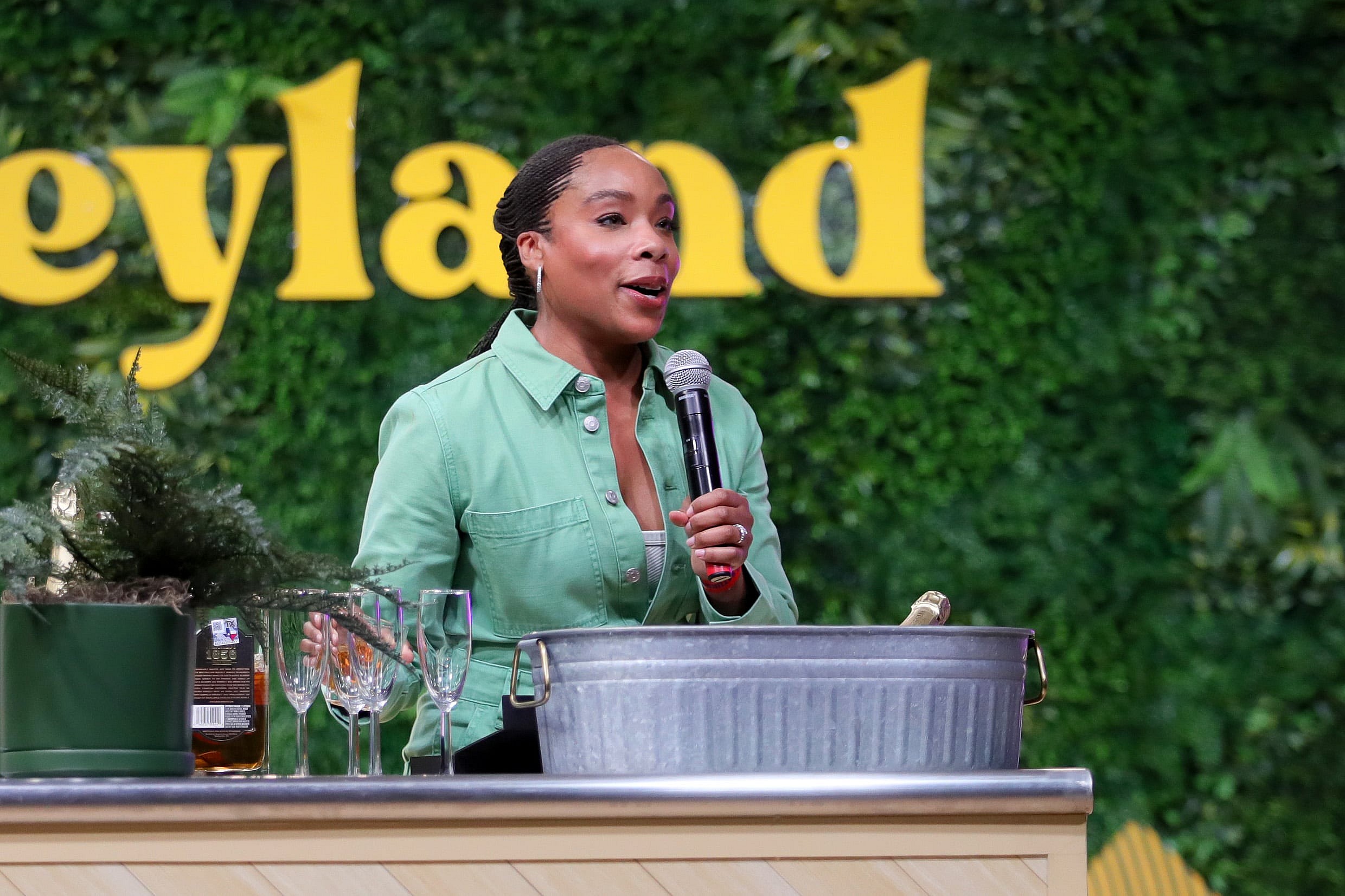 Fawn Weaver, Fawn Weaver backlash, Fawn Weaver classmate, Fawn Weaver classmate video, Fawn Weaver backlash response theGrio.com